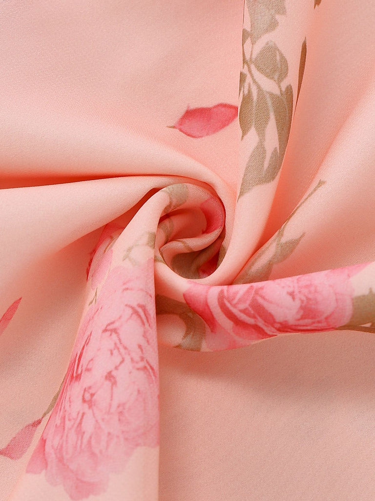 Robe en mousseline rose pâle à fleurs et col en V années 1930