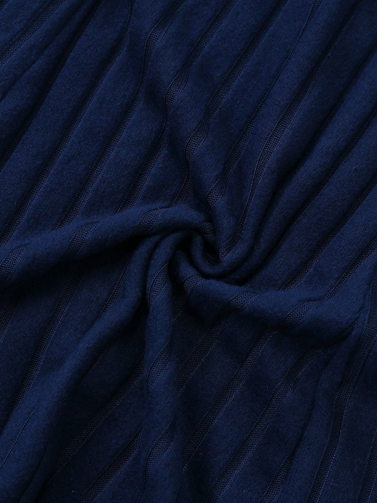 Robe à capuche en tricot côtelée et découpes avec cape des années 1940