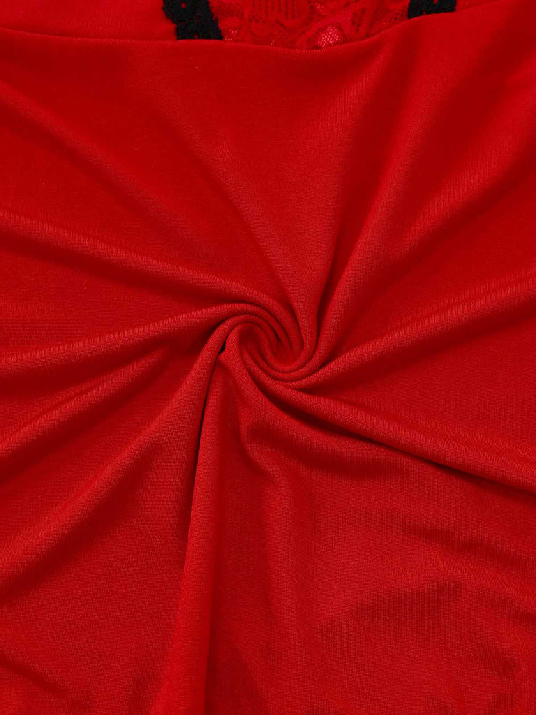 Nuisette rouge à fines bretelles et bordure en dentelle années 1940