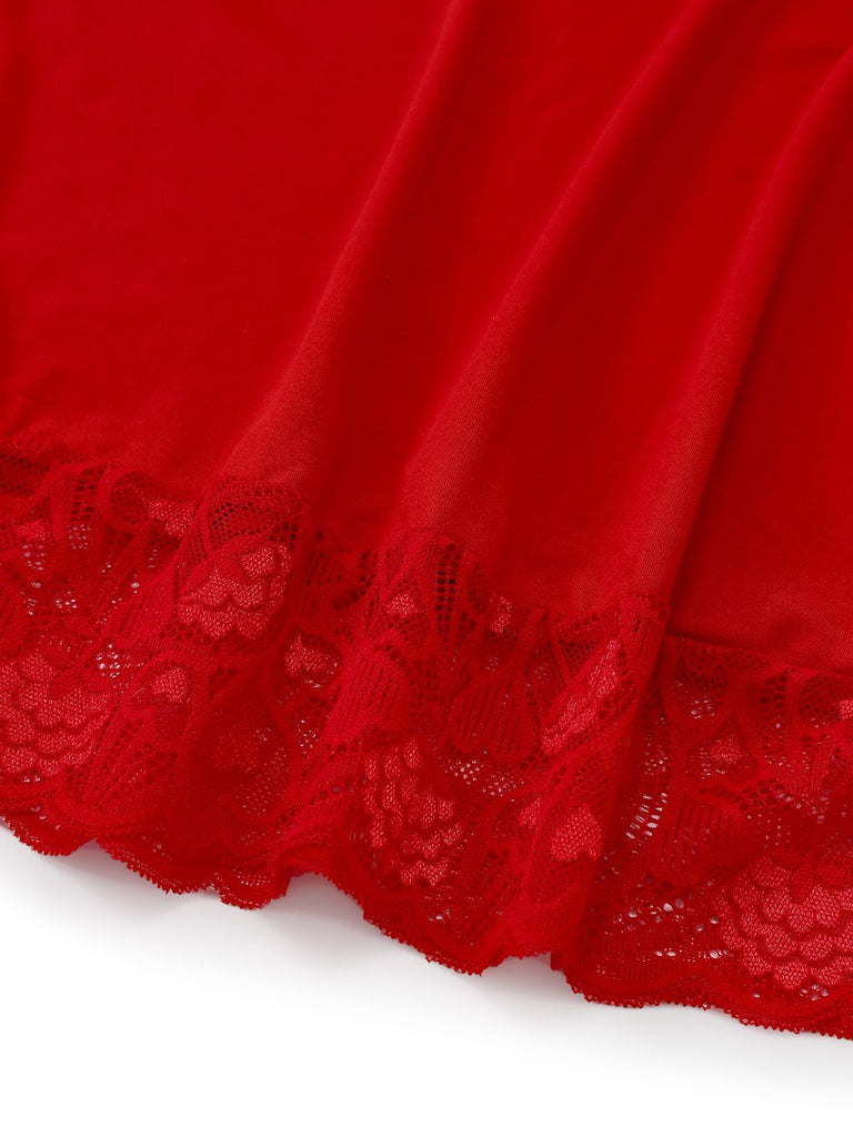 Nuisette rouge à fines bretelles et bordure en dentelle années 1940