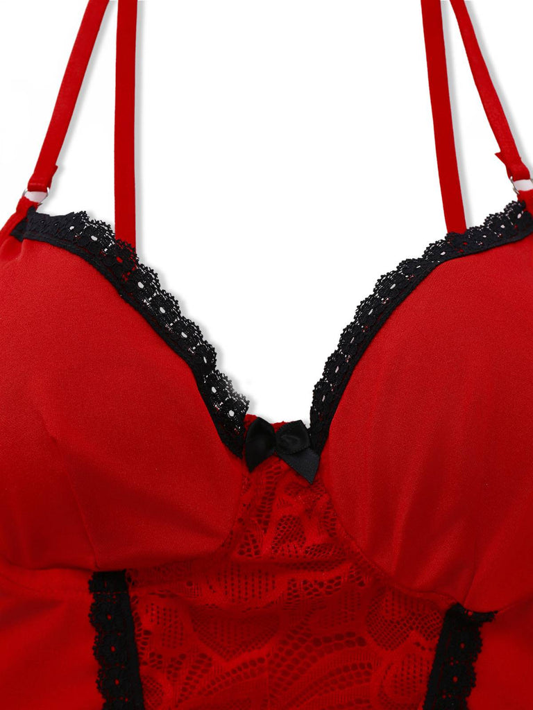 Nuisette rouge à fines bretelles et bordure en dentelle années 1940