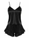 Ensemble deux pièces en satin soyeux composé d'un débardeur et d'un short, présenté ici en noir classique avec des détails à volants féminins.