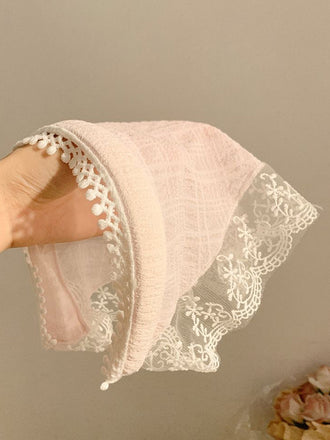 Foulard Tête en Maille Transparente avec Pompons et Dentelle Rose