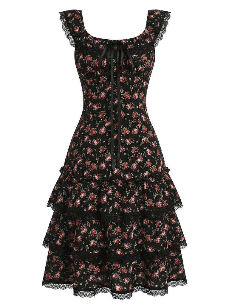 Robe élégante en dentelle florale noire, à col en U et larges bretelles superposées, dans un style vintage des années 1940, parfaite pour les événements formels et les occasions romantiques.