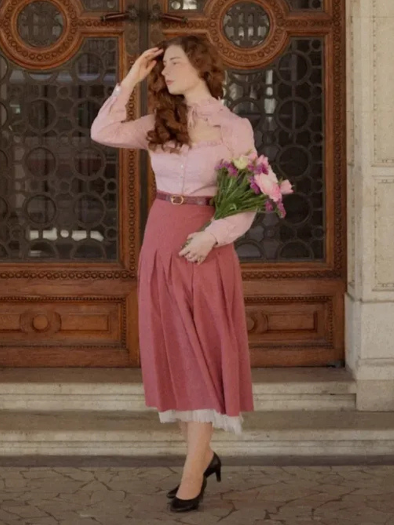 Robe rose col en forme de goutte contrastée années 40