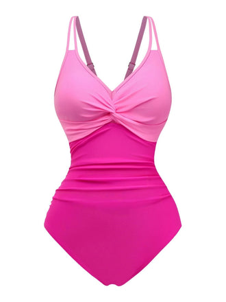 Maillot de bain une pièce rose sur fond blanc