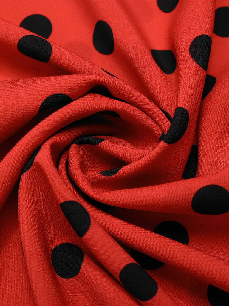 Robe rouge foncé à col en V et à pois des années 1950