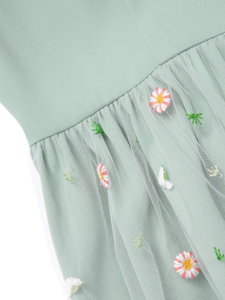 [Prévente] Robe brodée de marguerites en tulle vert aqua des années 1950