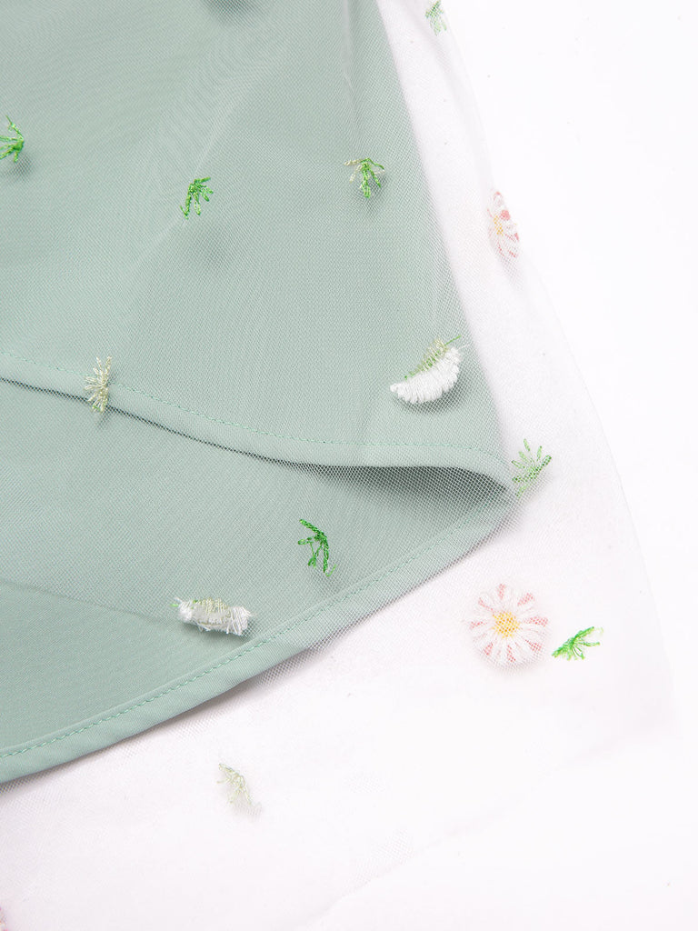 [Prévente] Robe brodée de marguerites en tulle vert aqua des années 1950