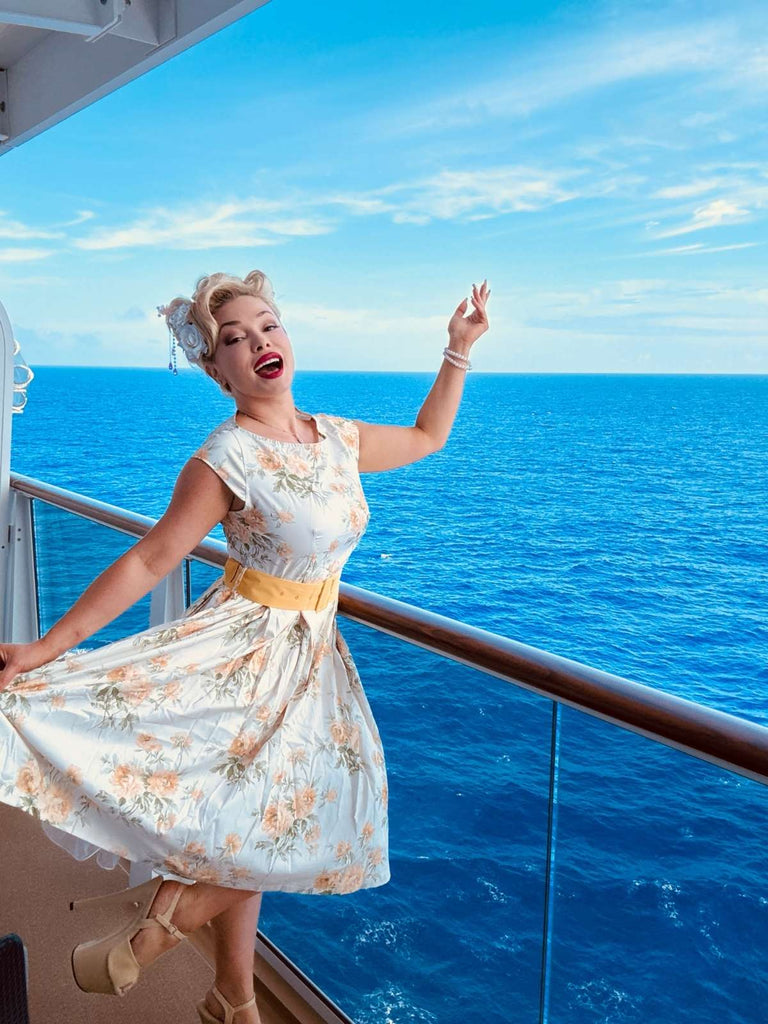 Robe jaune à fleurs antique col bateau ceinturée années 1950