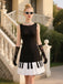[Prévente] Robe noire patchwork à col bateau et touches de piano des années 1960