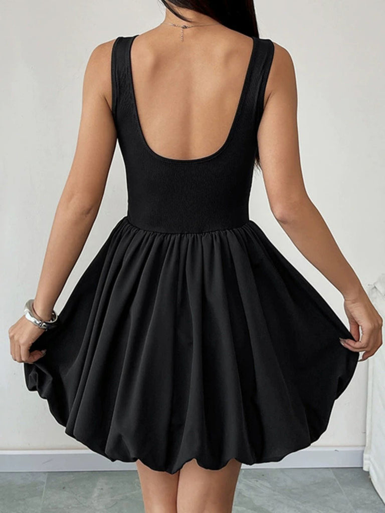 Robe boule noire unie à dos échancré sans manches des années 1960