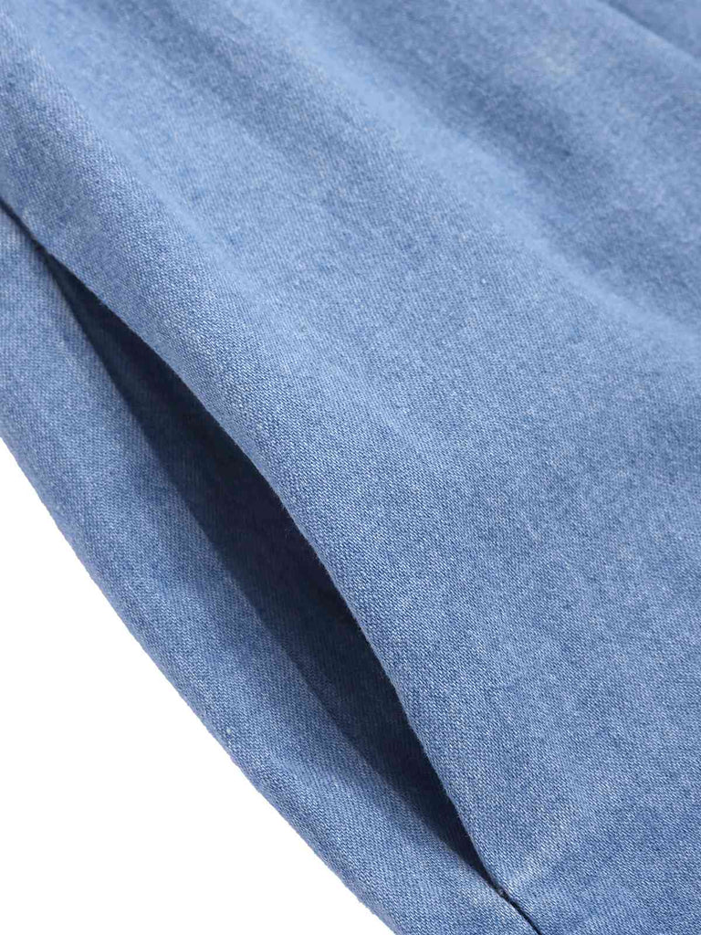 Combishort en jean bleu à smocks et bretelles nouées années 1960
