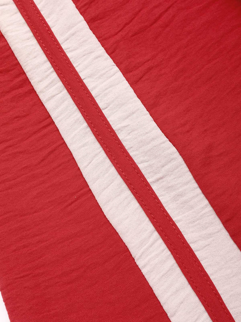 Combinaison rouge à bretelles et ceinture colorblock années 1970