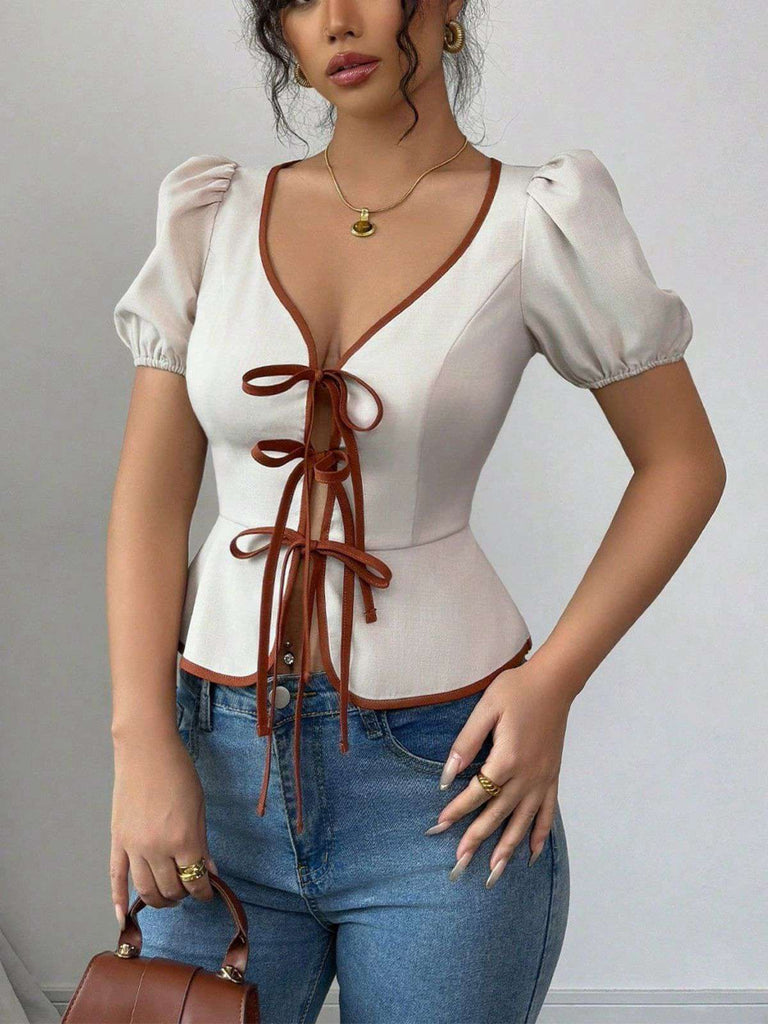 Haut à lacets contrasté blanc manches bouffantes années 1950