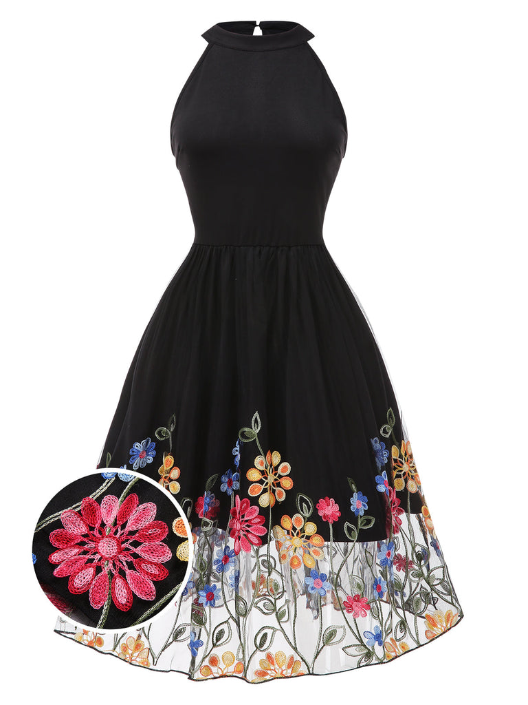 Robe noire en maille brodée de fleurs patchwork des années 1950