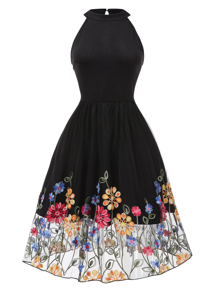 Robe noire en maille brodée de fleurs patchwork des années 1950