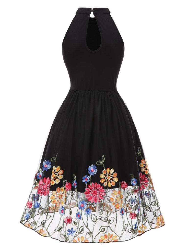 Robe noire en maille brodée de fleurs patchwork des années 1950