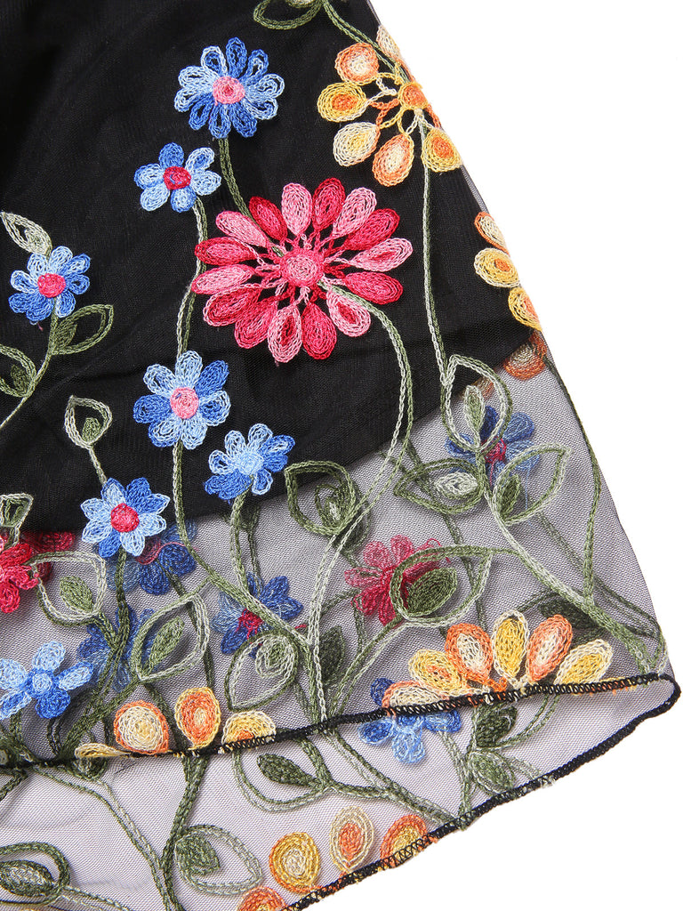 Robe noire en maille brodée de fleurs patchwork des années 1950