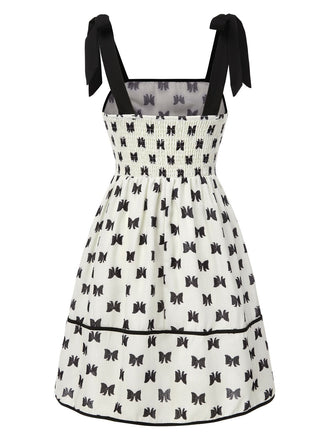 Robe smockée crème à bretelles et nœud papillon des années 1950