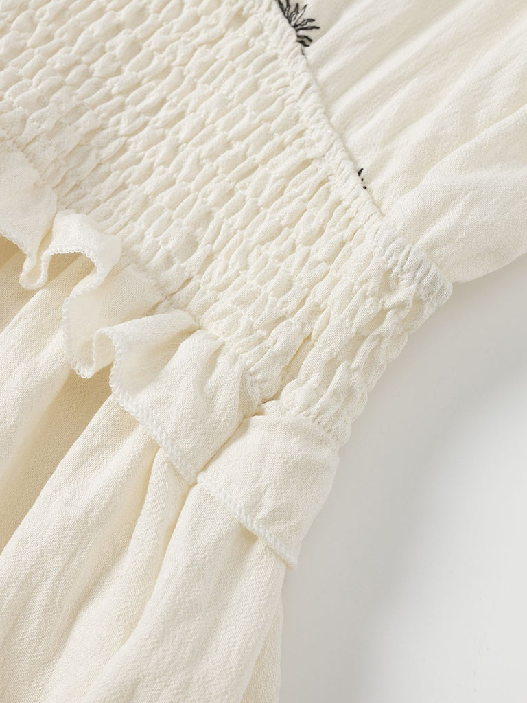 Robe col V à volants floraux blanc des années 1970