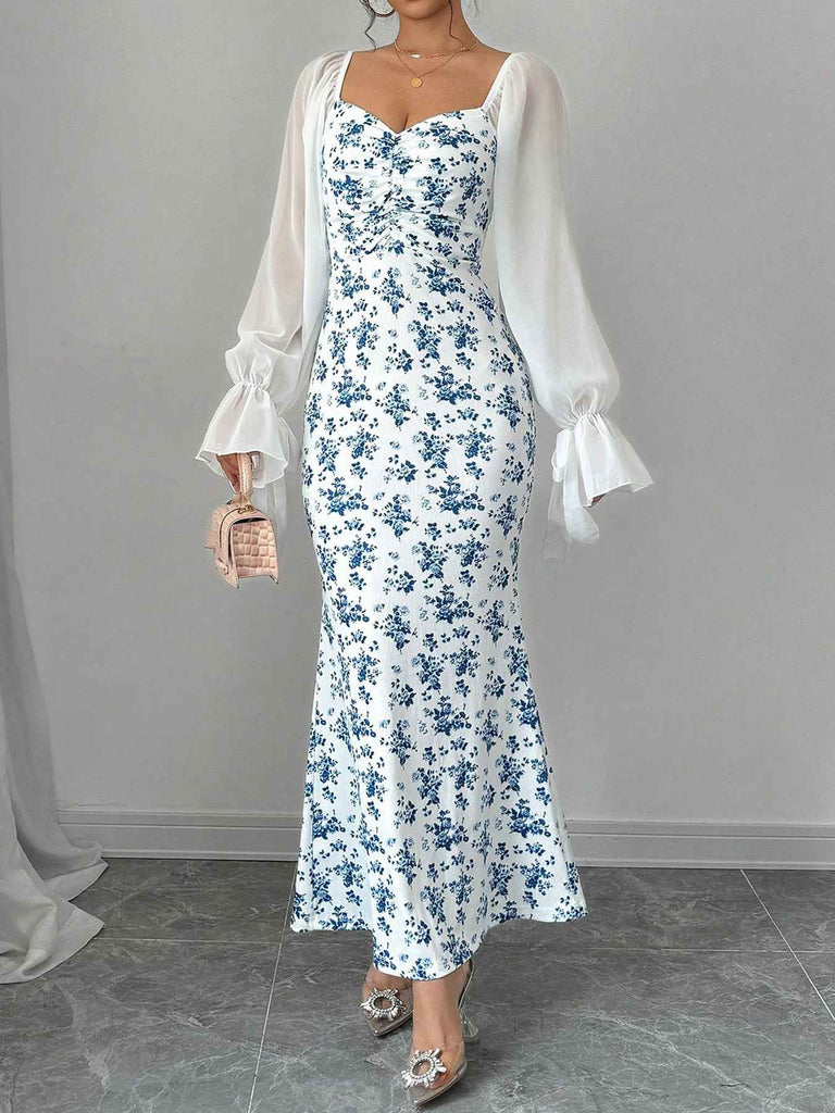 Robe bleue à petites fleurs en mousseline de soie des années 1930