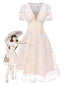 Robe blanche à fleurs brodées col V profond années 1950