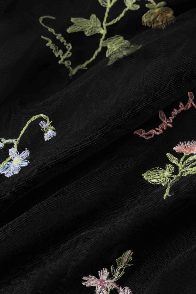 [Prévente] Robe noire en maille brodée de fleurs à col cravate des années 1950