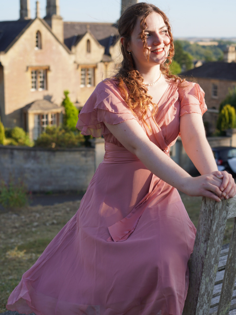 Robe de cocktail rose en tulle satiné des années 1950