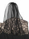 Robe trapèze noire fleurie en dentelle et maille années 1950