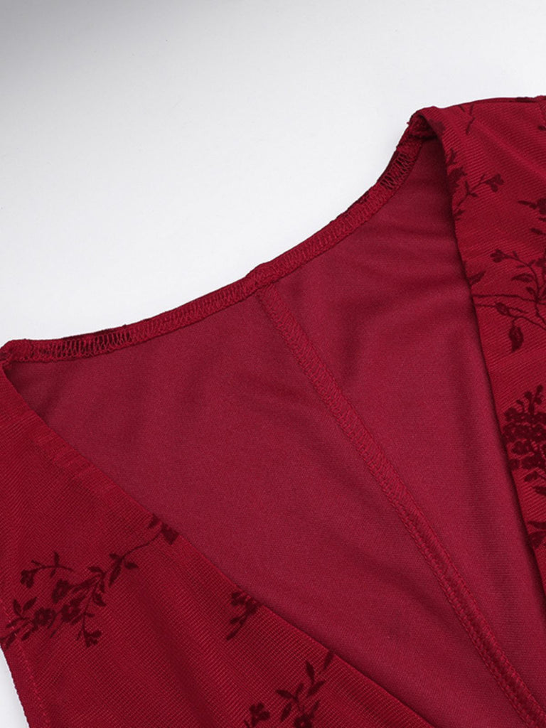Robe en maille fleurie col v rouge vin des années 1930