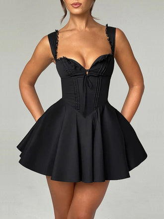 Robe patineuse dentelle à lacets et bretelles années 1960