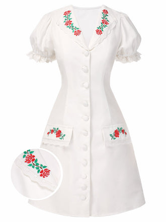 [Prévente] Robe blanche en dentelle brodée de boutons roses des années 1940