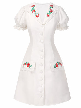 [Prévente] Robe blanche en dentelle brodée de boutons roses des années 1940
