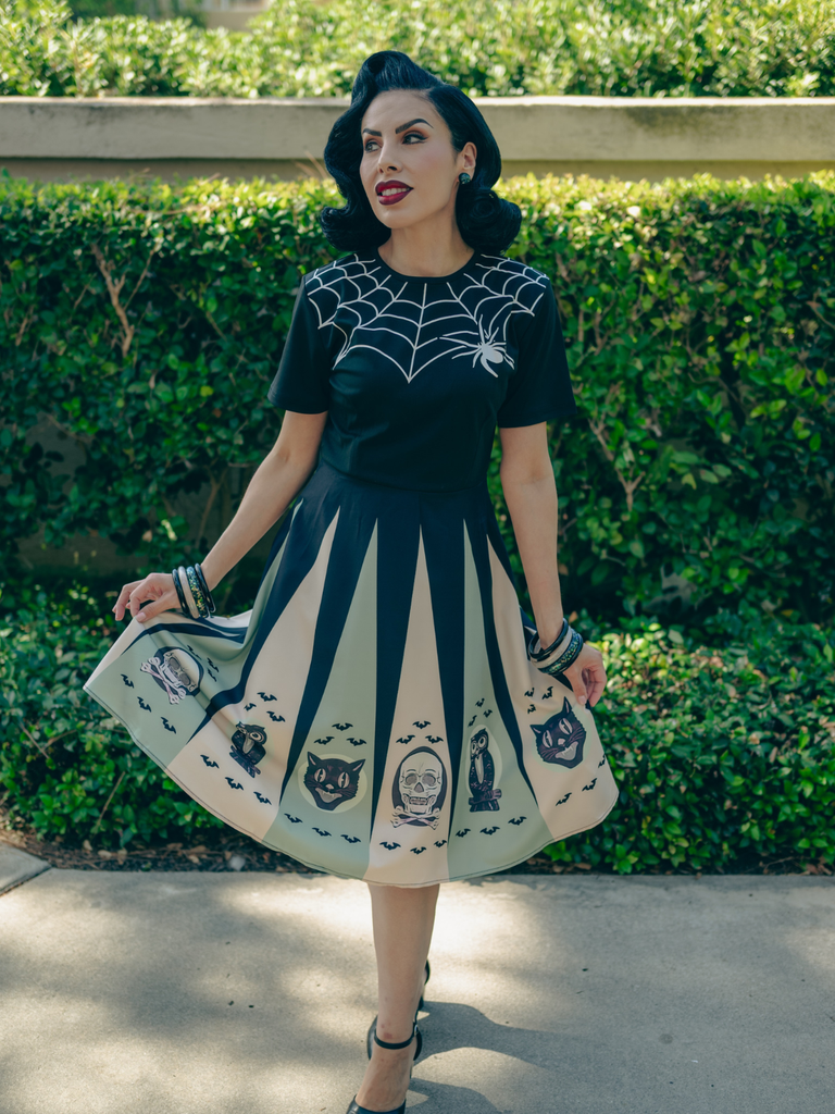 Robe patchwork imprimé toile d'araignée pour Halloween des années 1950