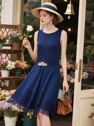 Robe bleue en dentelle patchwork et strass années 1920