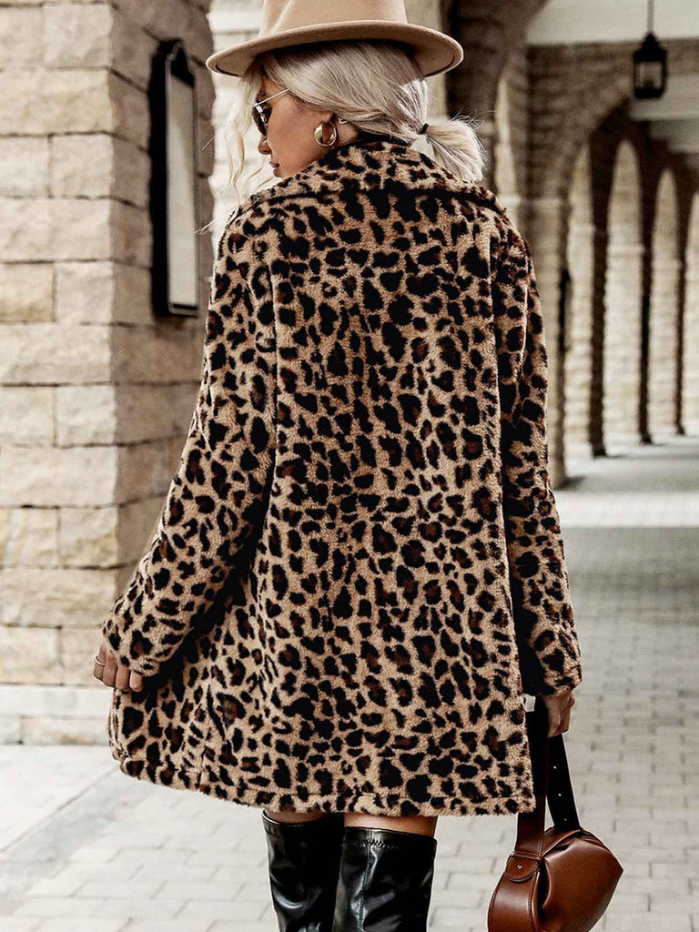 Manteau en laine synthétique marron col revers léopard des années 1950