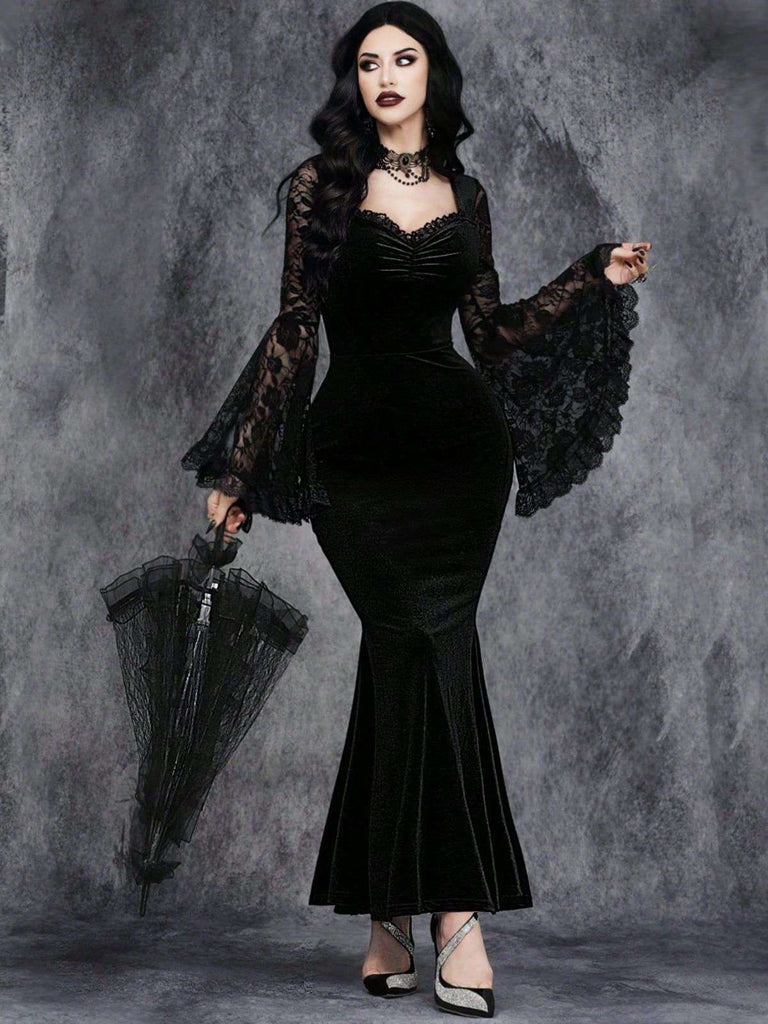 Robe sirène en velours noir à manches en dentelle des années 1930