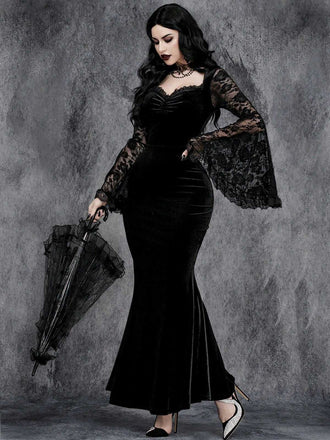 Robe sirène en velours noir à manches en dentelle des années 1930