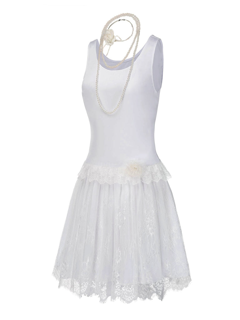 [Pré-vente] Robe patchwork blanche en dentelle des années 1920 avec collier de roses