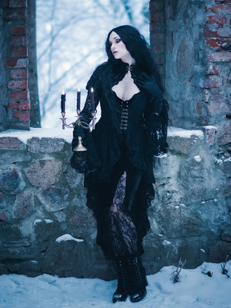 Robe victorienne noire en dentelle à manches gigot Halloween années 1980