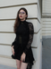 Robe victorienne noire en dentelle à manches gigot des années 1980