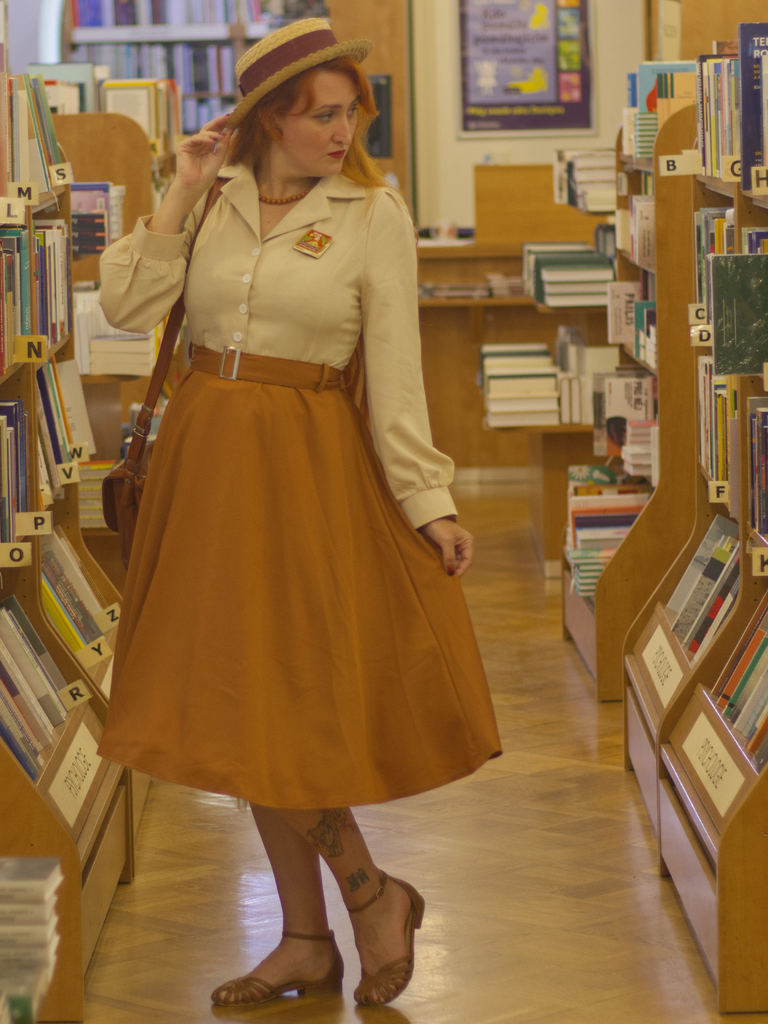 Robe boutonnée manches longues et blocs de couleurs kaki des années 1950