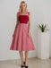 Robe rouge à carreaux à nouer sur les épaules années 1950