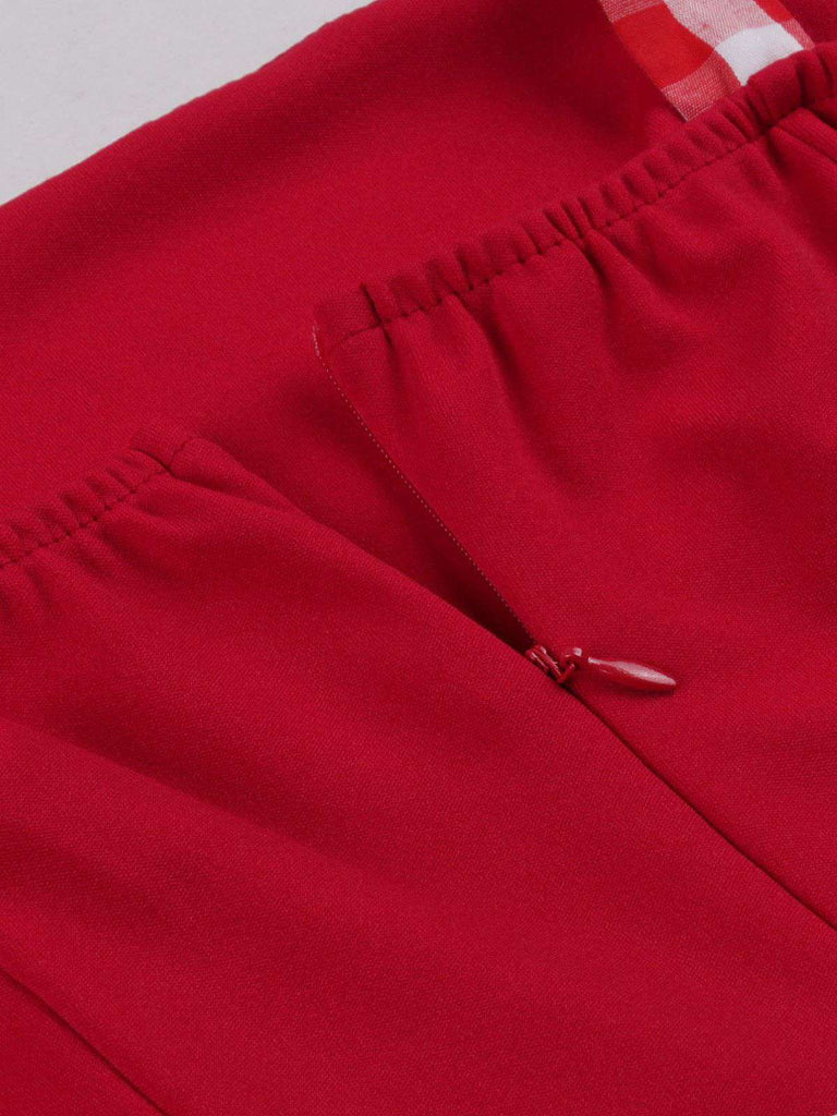 Robe rouge à carreaux à nouer sur les épaules années 1950