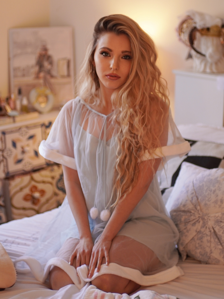 [Prévente] Chemise de nuit rose tulle volants peluche années 40