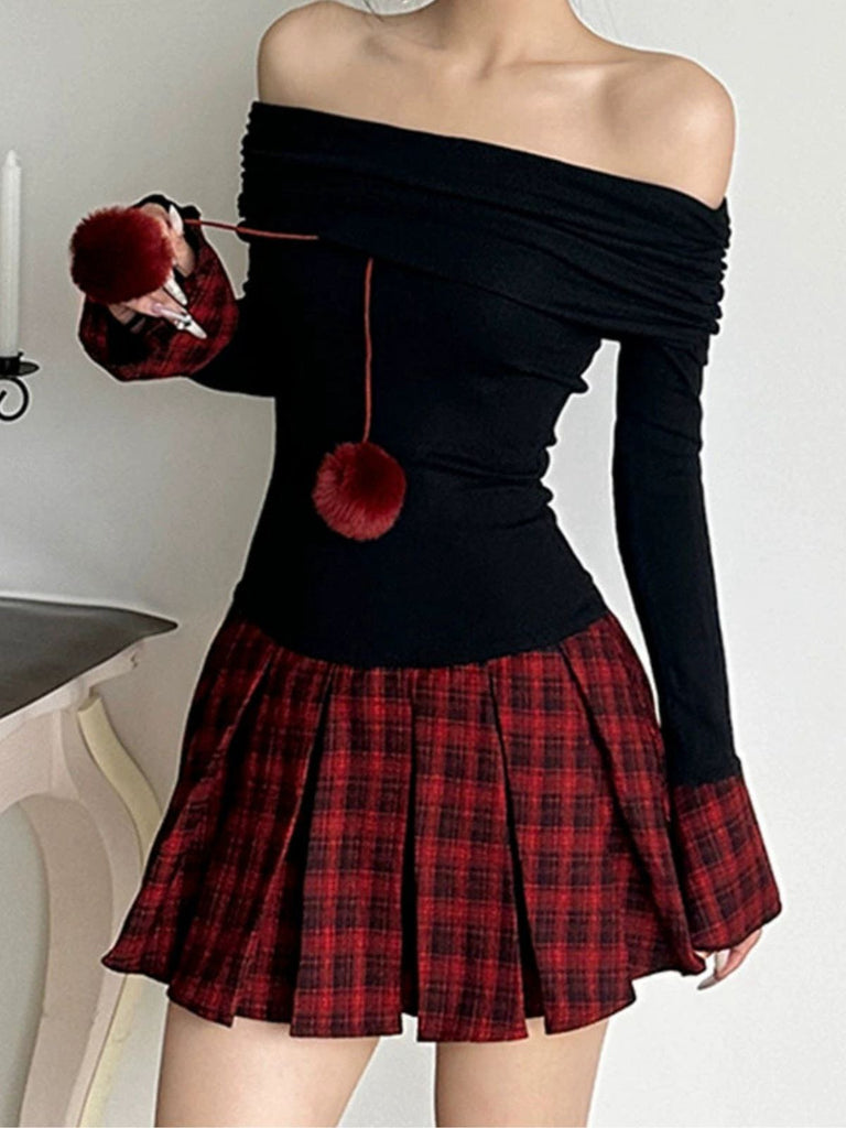 Robe plissée noire à carreaux tartan épaules dénudées des années 1960