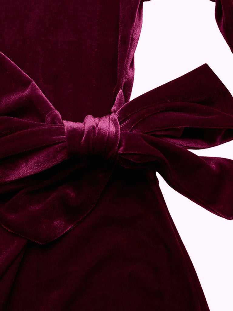 Robe moulante en velours rouge bordeaux avec ceinture à nœud des années 1960