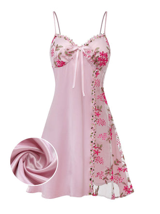 [Pré-vente] Robe nuisette rose en satin brodé à fleurs des années 1950