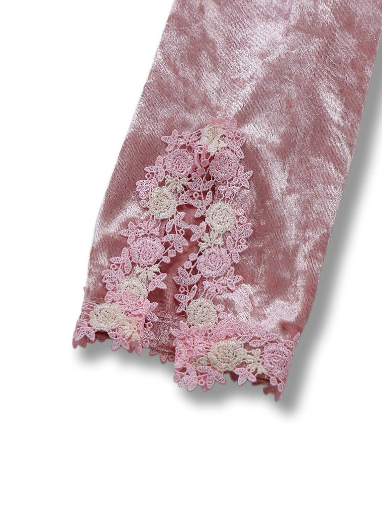 [Prévente] Peignoir rose en velours et dentelle brodé de fleurs des années 1930